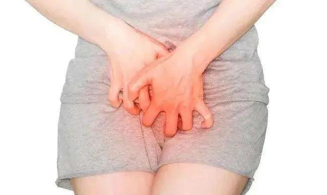 外阴白斑癌变症状？
